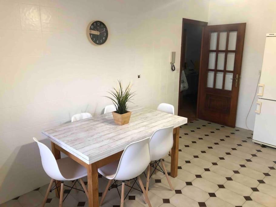 Vivienda Amplia Y Luminosa A Escasos Metros De La Playa De Cangas. Exterior foto